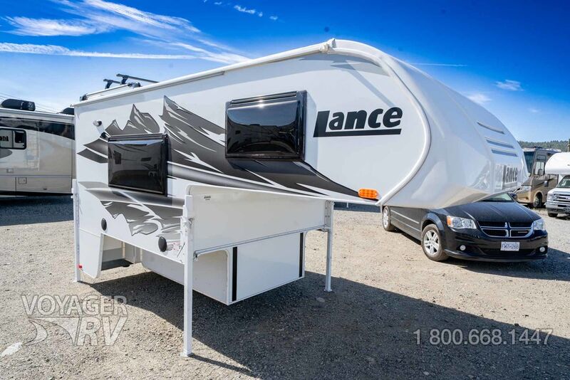 Lance 825 